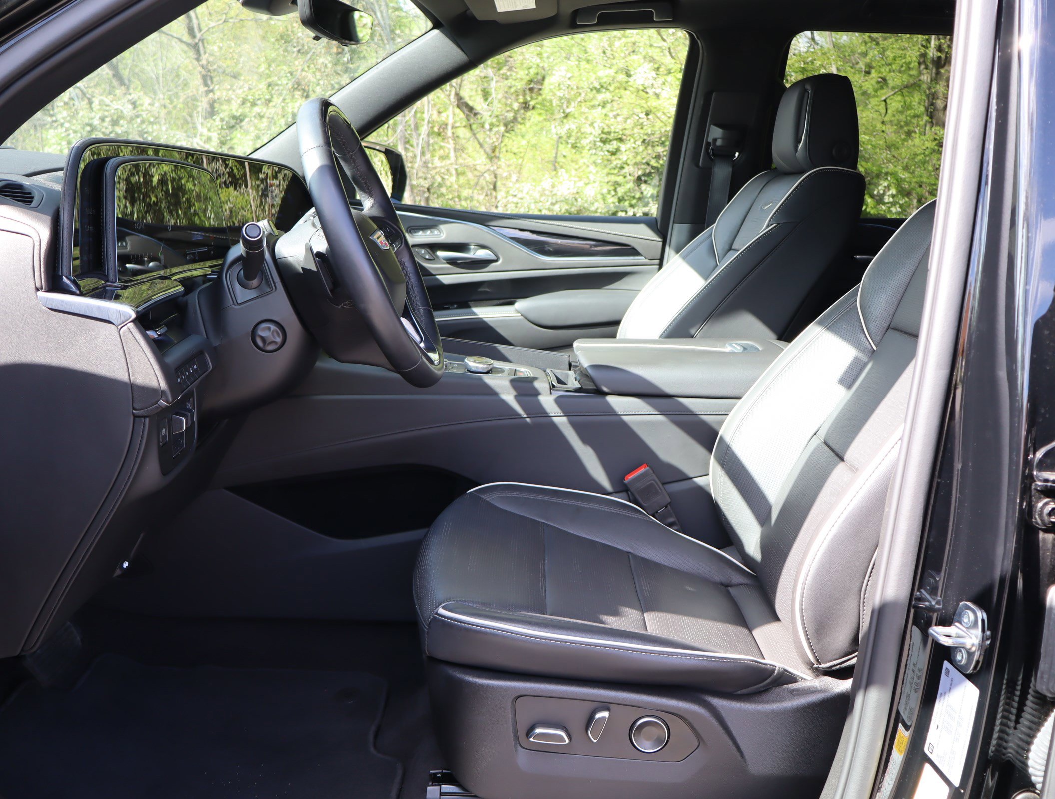 Used 2024 Cadillac Escalade Sport AWD/4WD image 16