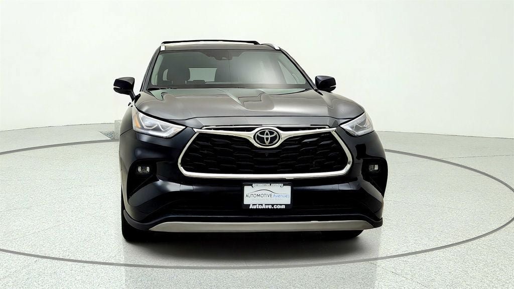 Used 2025 Toyota Highlander Platinum AWD/4WD image 2