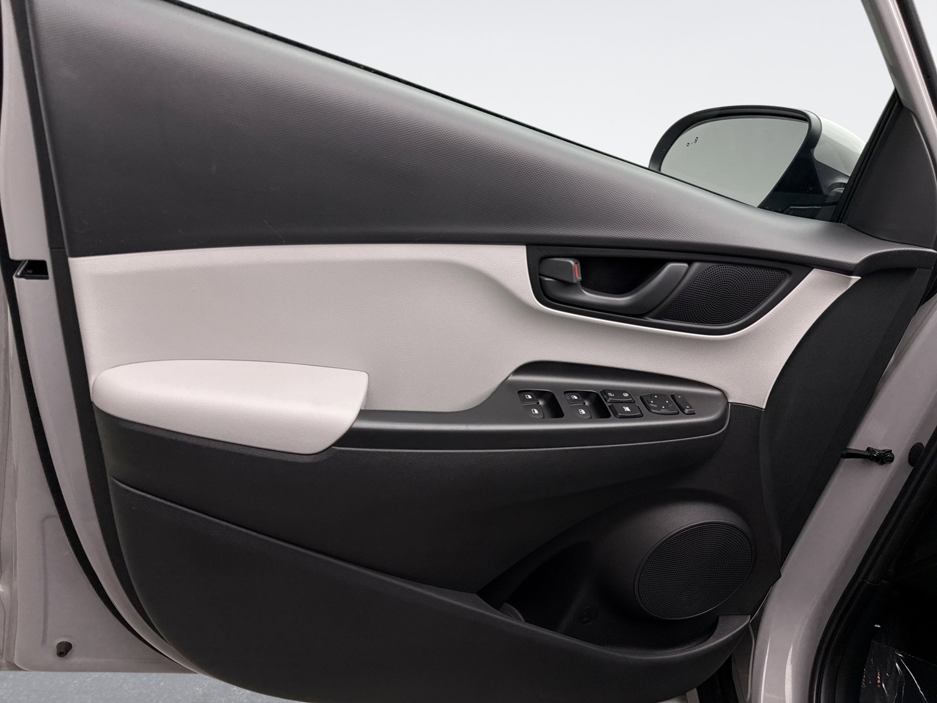 Used 2023 Hyundai Kona SEL image 9