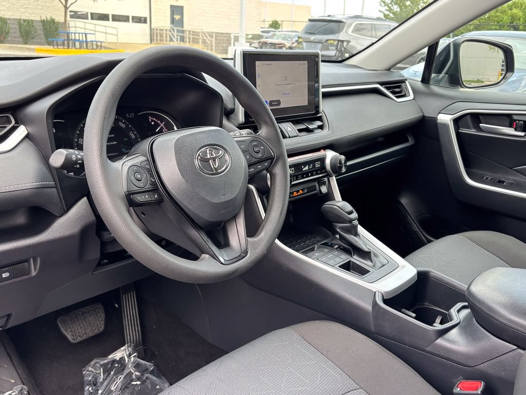 Used 2025 Toyota RAV4 XLE AWD/4WD image 17