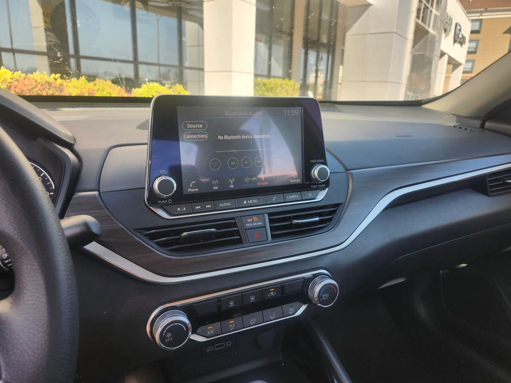 Used 2024 Nissan Altima 2.5 SV image 18