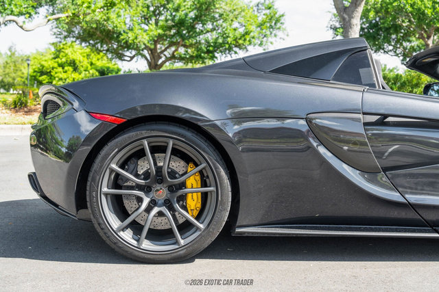 Used 2018 McLaren 570S Spider image 10