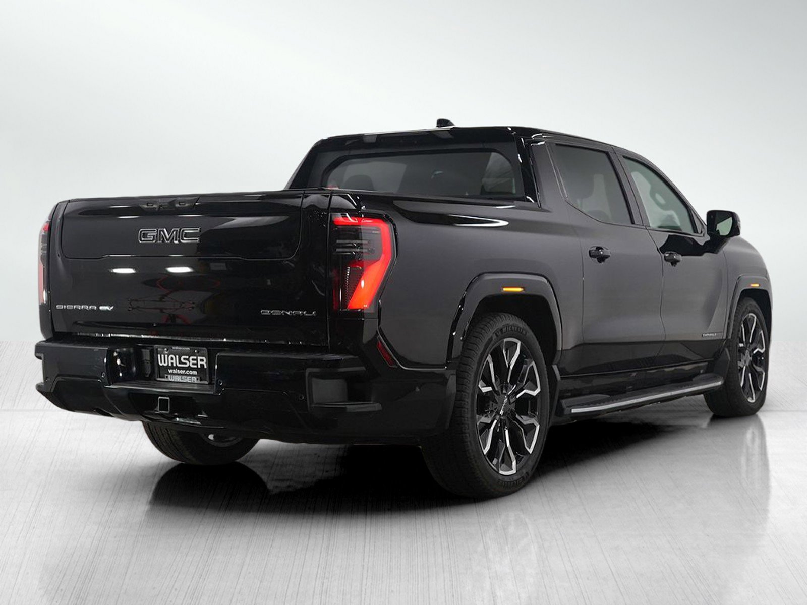 Used 2025 GMC Sierra EV Denali image 5