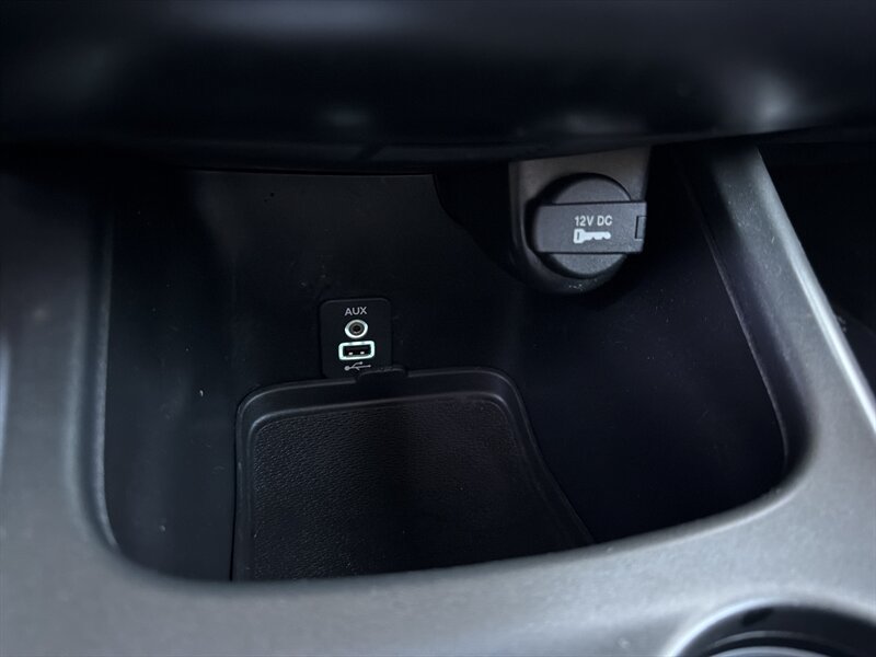 Used 2020 Dodge Journey SE w/ SE Popular Equipment Group FWD image 32
