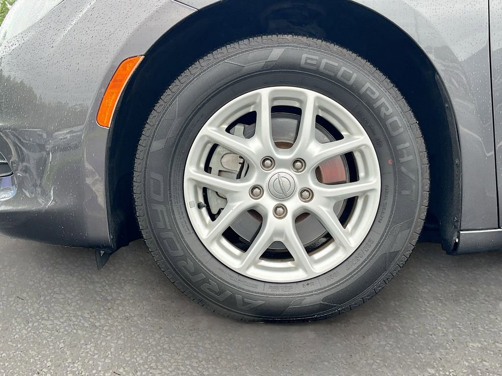 Certified 2020 Chrysler Voyager Lxi image 29