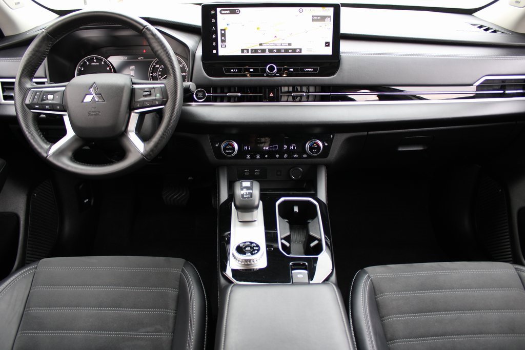 Used 2025 Mitsubishi Outlander SE image 20