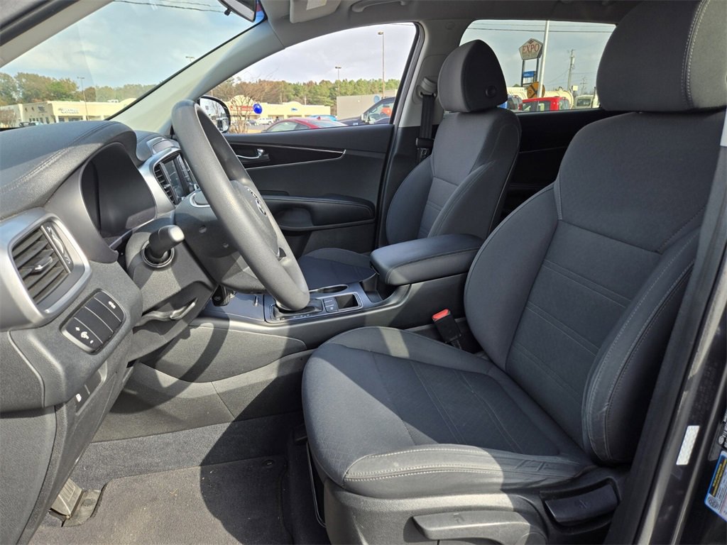 Used 2020 Kia Sorento LX image 10