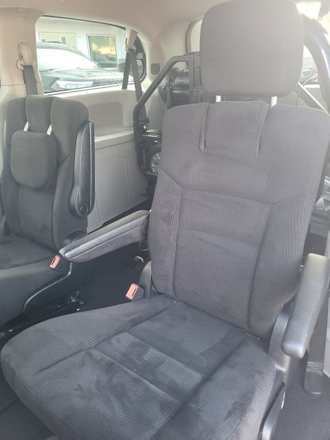 Used 2014 Dodge Grand Caravan SXT FWD image 12