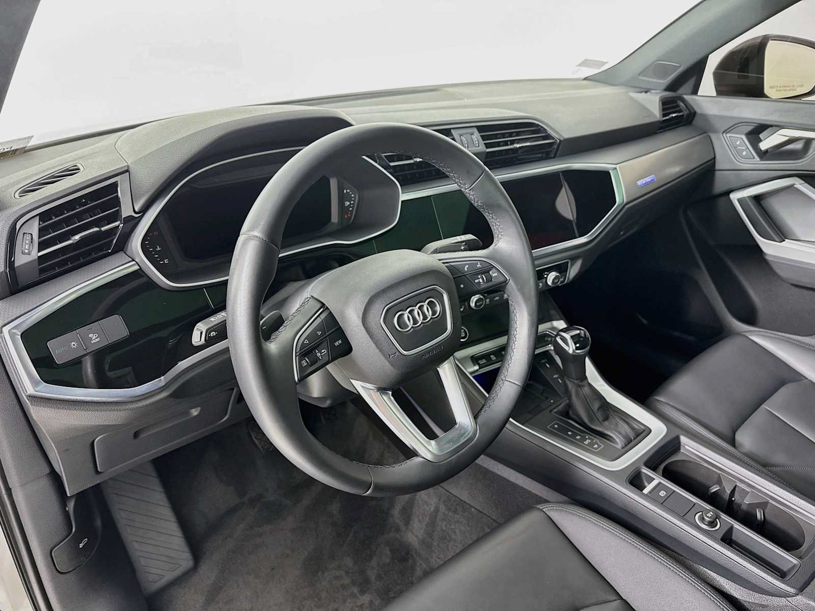 Used 2023 Audi Q3 2.0T Premium Plus AWD/4WD image 4