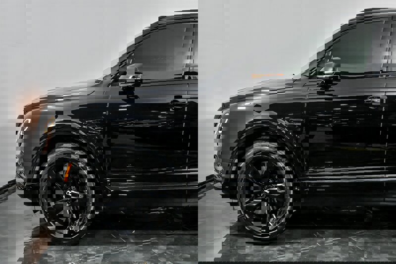 Used 2017 Bentley Bentayga image 5