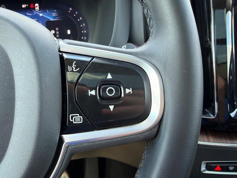 Certified 2023 Volvo XC60 B5 Plus w/ Climate Package AWD/4WD image 20