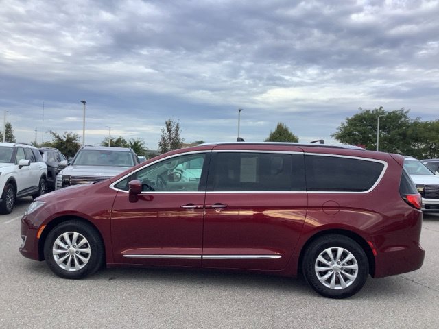 Used 2018 Chrysler Pacifica Touring-L Plus FWD image 7
