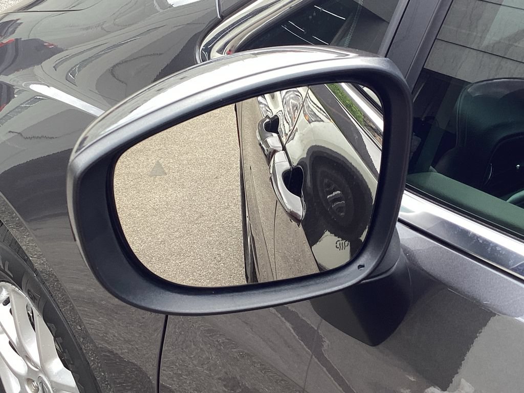 Used 2022 Chrysler Voyager LX FWD image 24