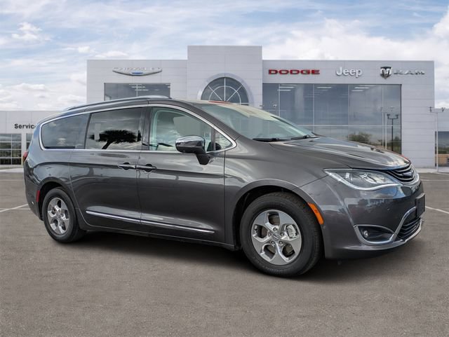 Used 2018 Chrysler Pacifica Limited w/ Advanced Safetytec Group FWD image 1