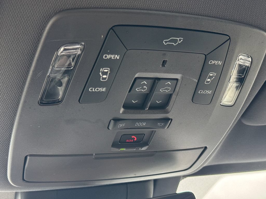 Used 2023 Toyota Sienna Platinum AWD/4WD image 50
