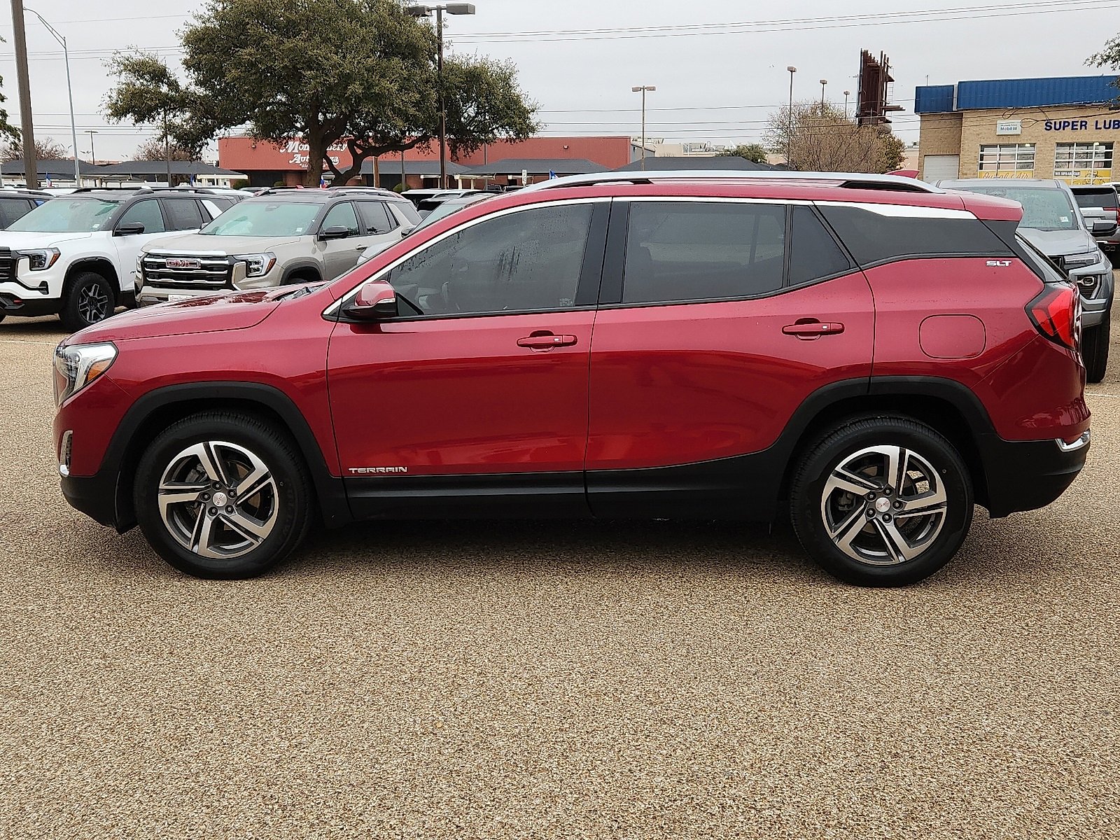 Used 2020 GMC Terrain SLT image 2