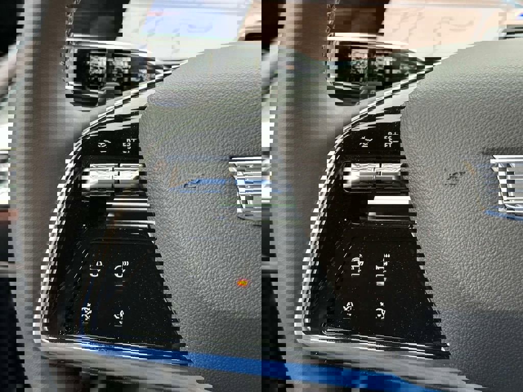 New 2024 Cadillac Lyriq Luxury w/ LPO, Floor Liner Package image 18