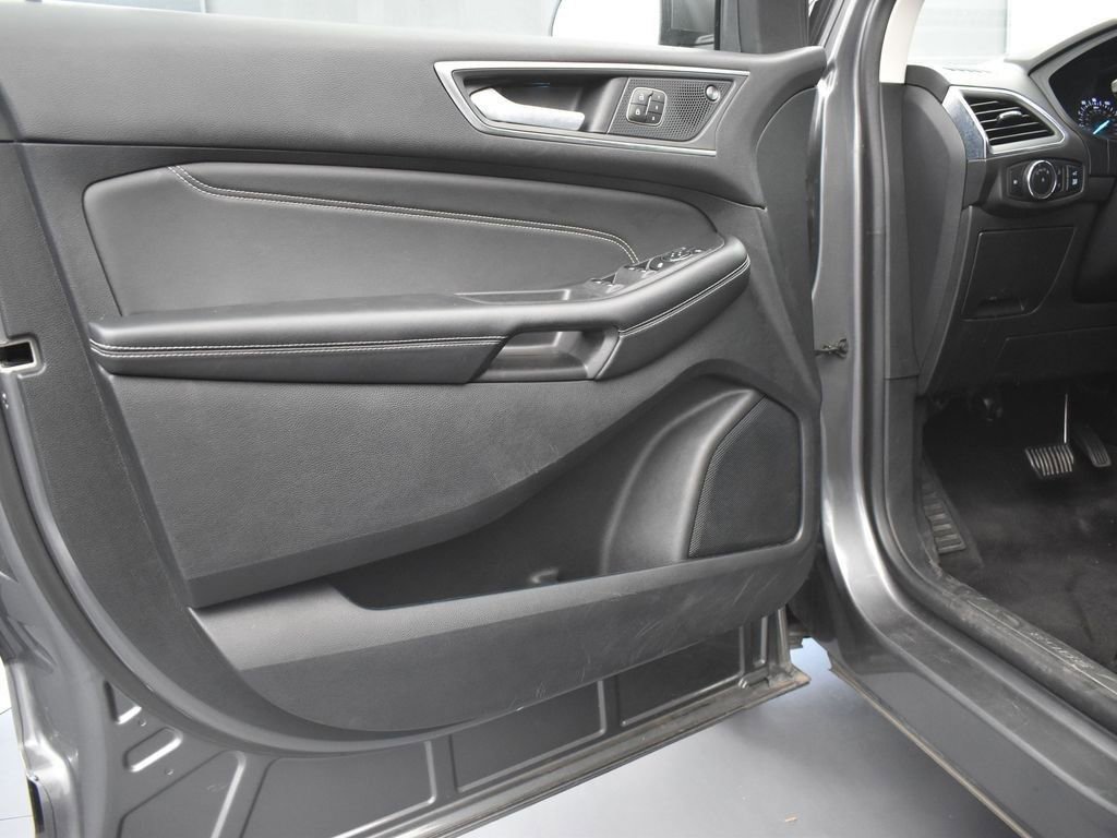 Used 2024 Ford Edge Titanium image 26
