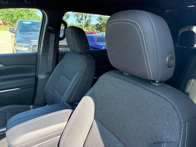 Used 2025 Chevrolet Traverse LT AWD/4WD image 9