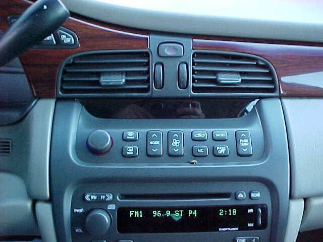 Used 2004 Cadillac De Ville FWD image 24