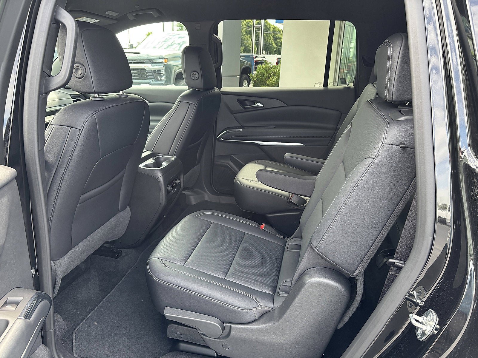 Used 2025 Chevrolet Traverse LT AWD/4WD image 6