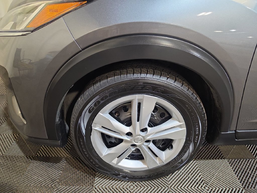 Used 2023 Nissan Kicks S FWD image 18