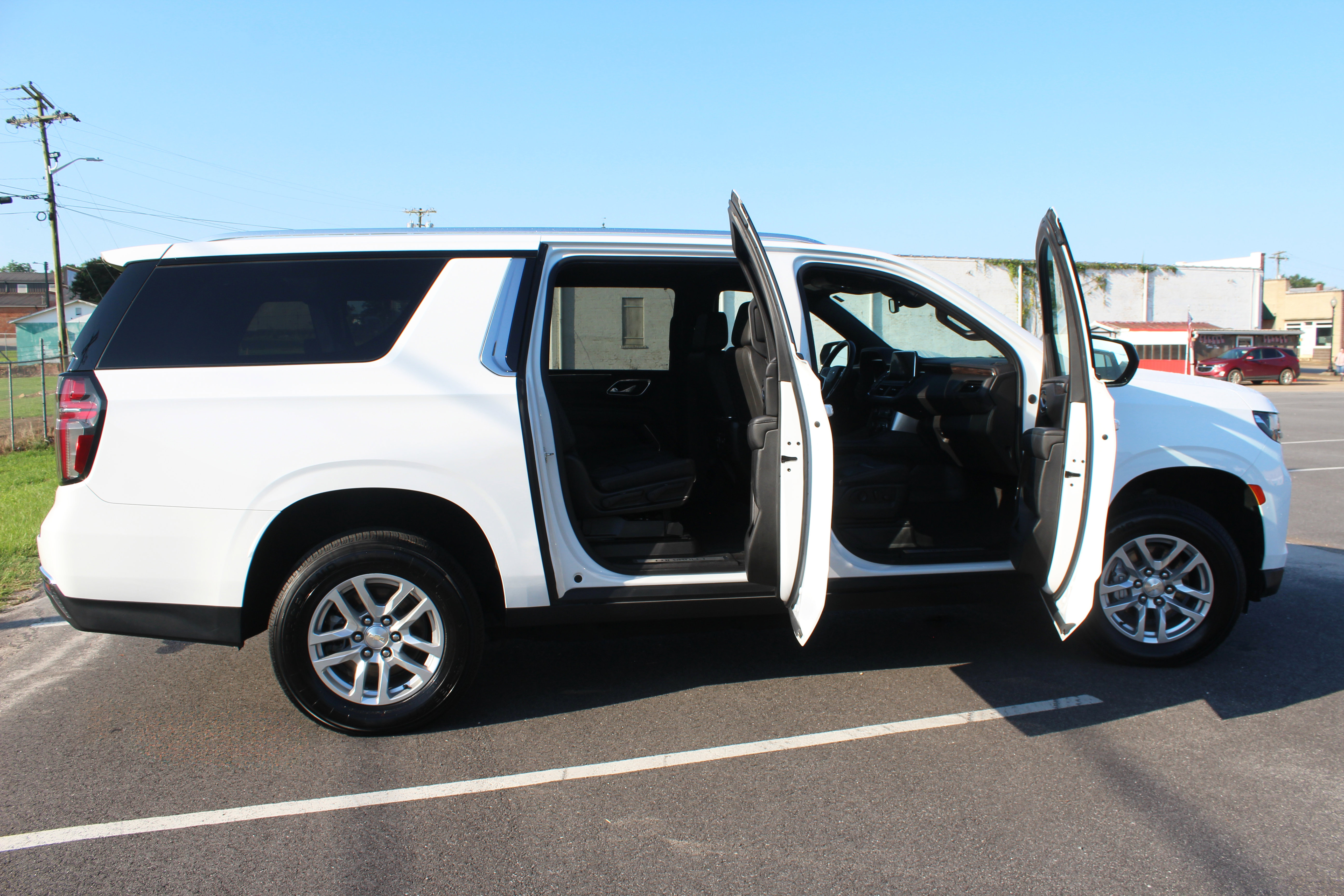 Used 2023 Chevrolet Suburban LT image 12