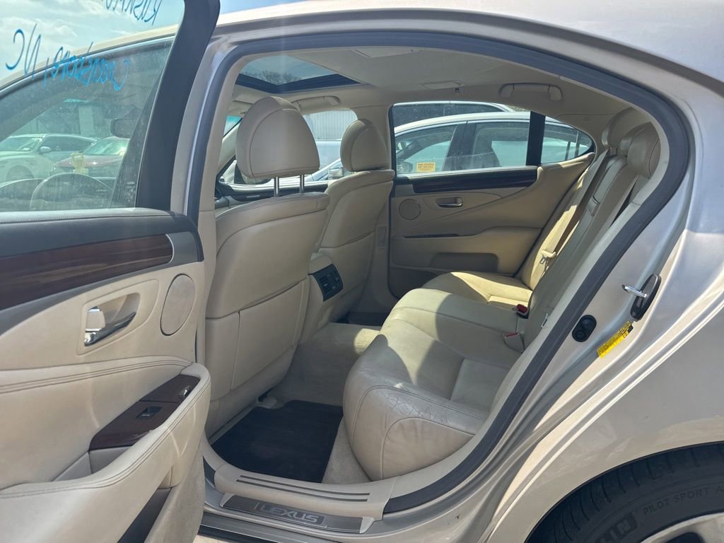 Used 2015 Lexus LS 460 w/ Comfort Package image 13