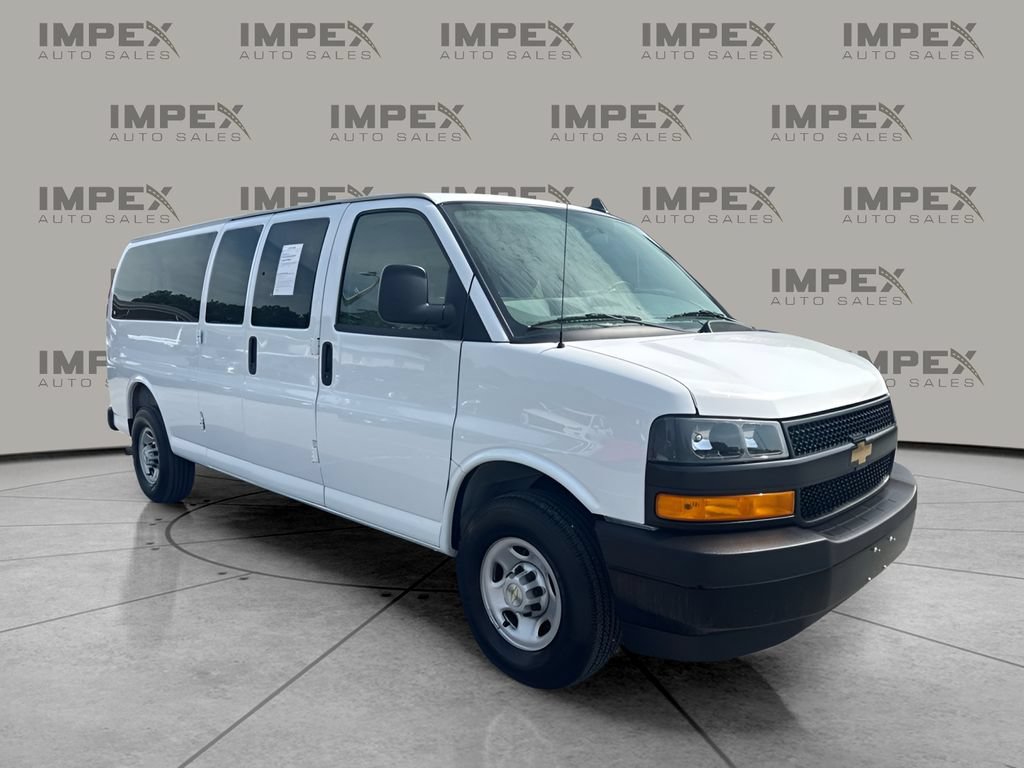 Used 2025 Chevrolet Express 3500 LS RWD image 4