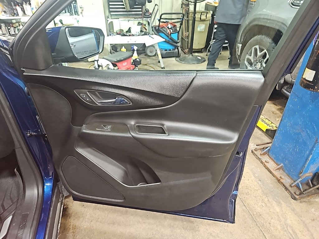 Used 2023 Chevrolet Equinox LT image 31