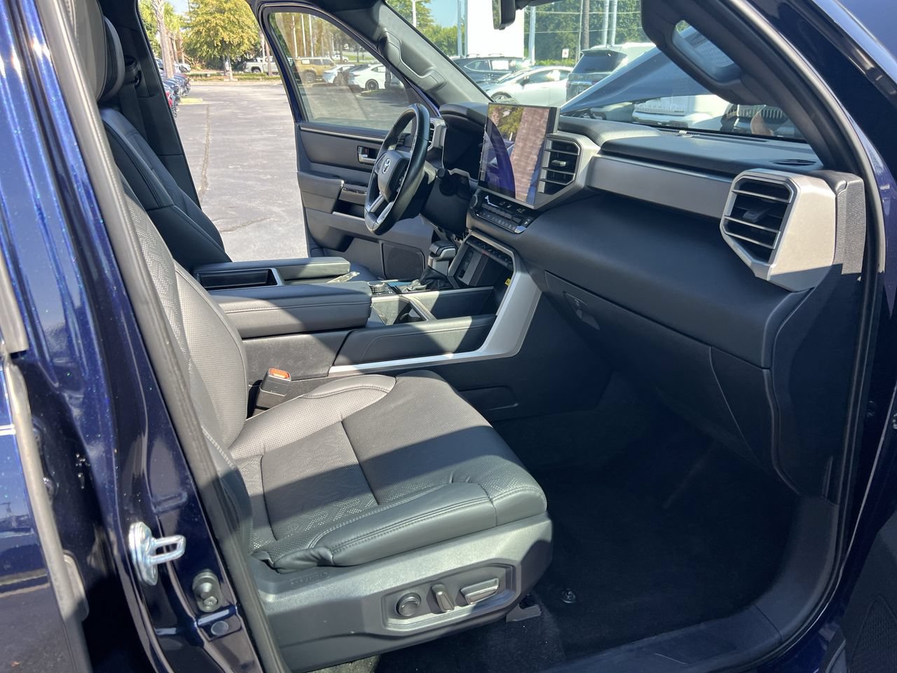 Used 2025 Toyota Tundra Limited AWD/4WD image 34