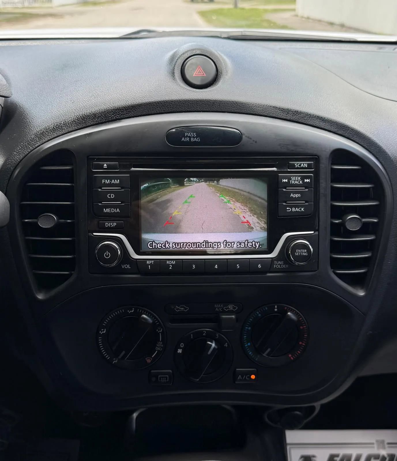 Used 2015 Nissan Juke S image 10