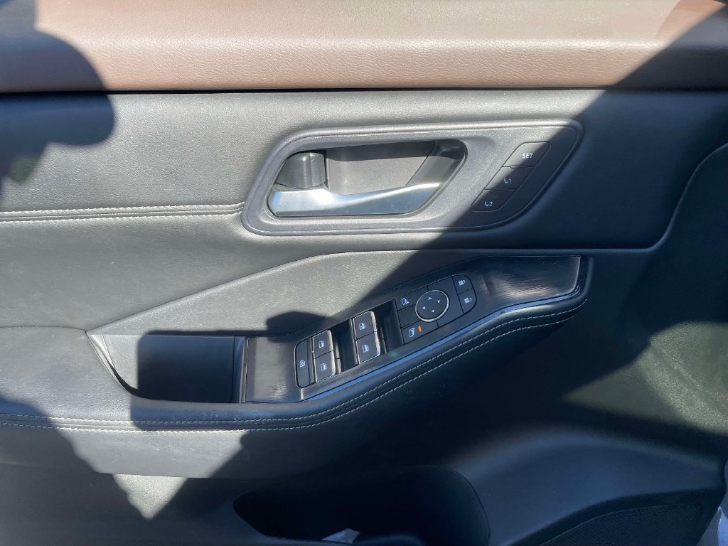 Used 2023 Nissan Rogue SL w/ SL Premium Package FWD image 19