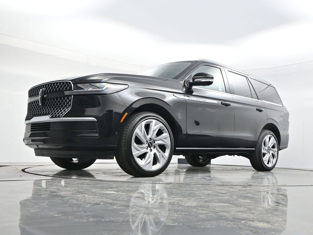 Used 2025 Lincoln Navigator Reserve image 51