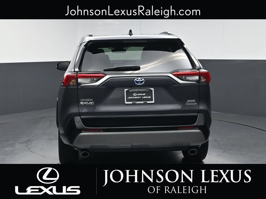 Used 2022 Toyota RAV4 XSE AWD/4WD image 8