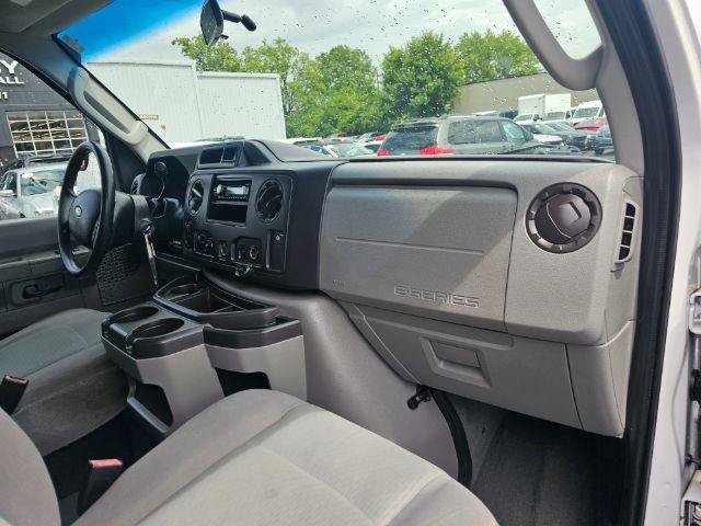 Used 2011 Ford E-350 and Econoline 350 XLT RWD image 9