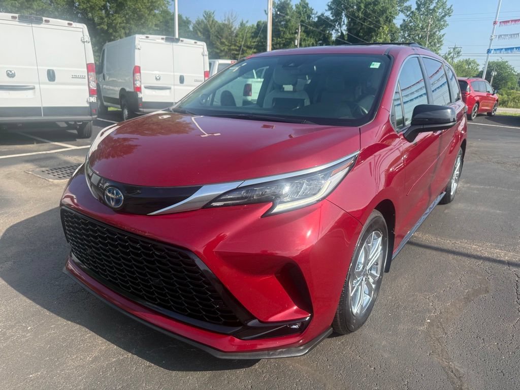 Used 2022 Toyota Sienna XSE w/ XSE Plus Package AWD/4WD image 7