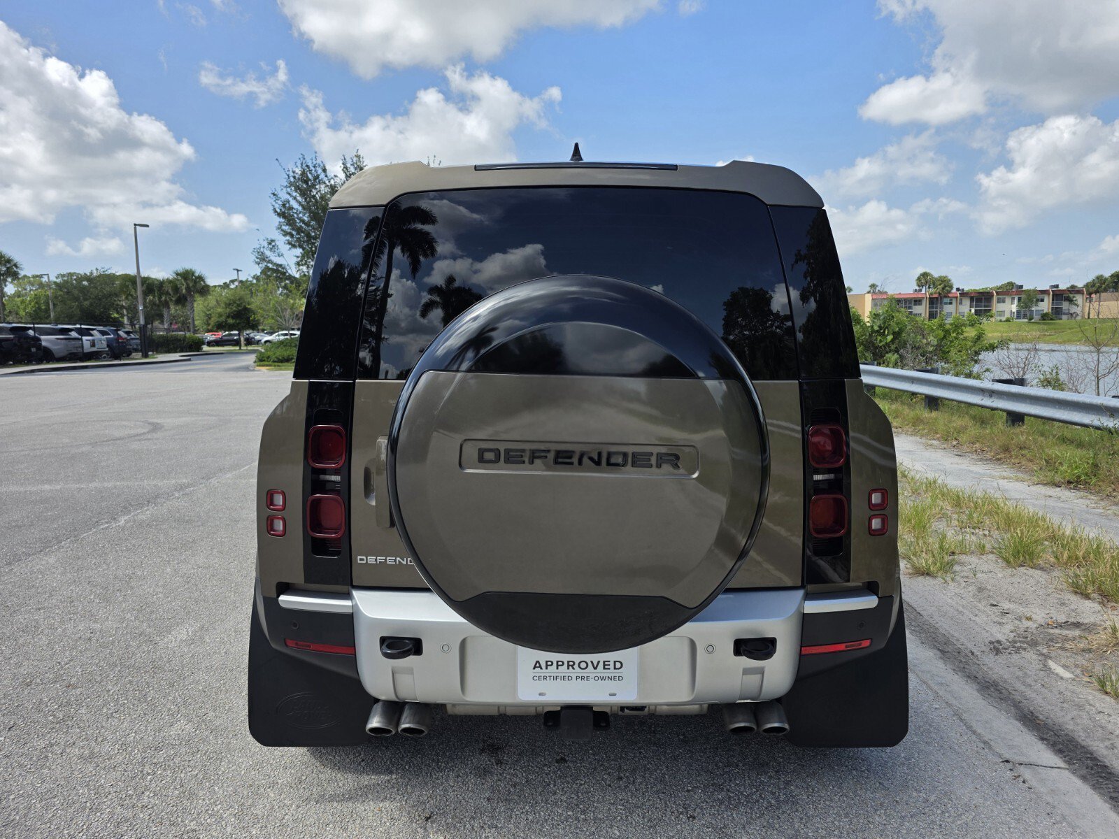 Certified 2024 Land Rover Defender 110 SE AWD/4WD image 6