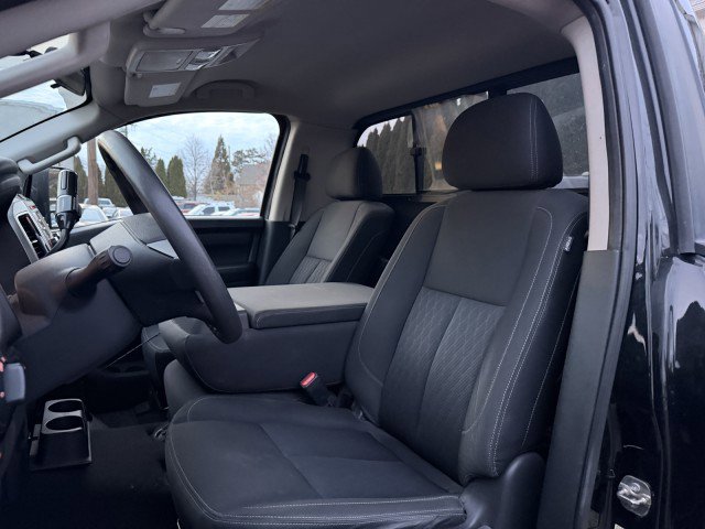 Used 2017 Nissan Titan SV image 13