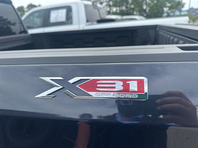 Used 2024 GMC Sierra 1500 Elevation w/ LPO, Elevation Black Package image 4