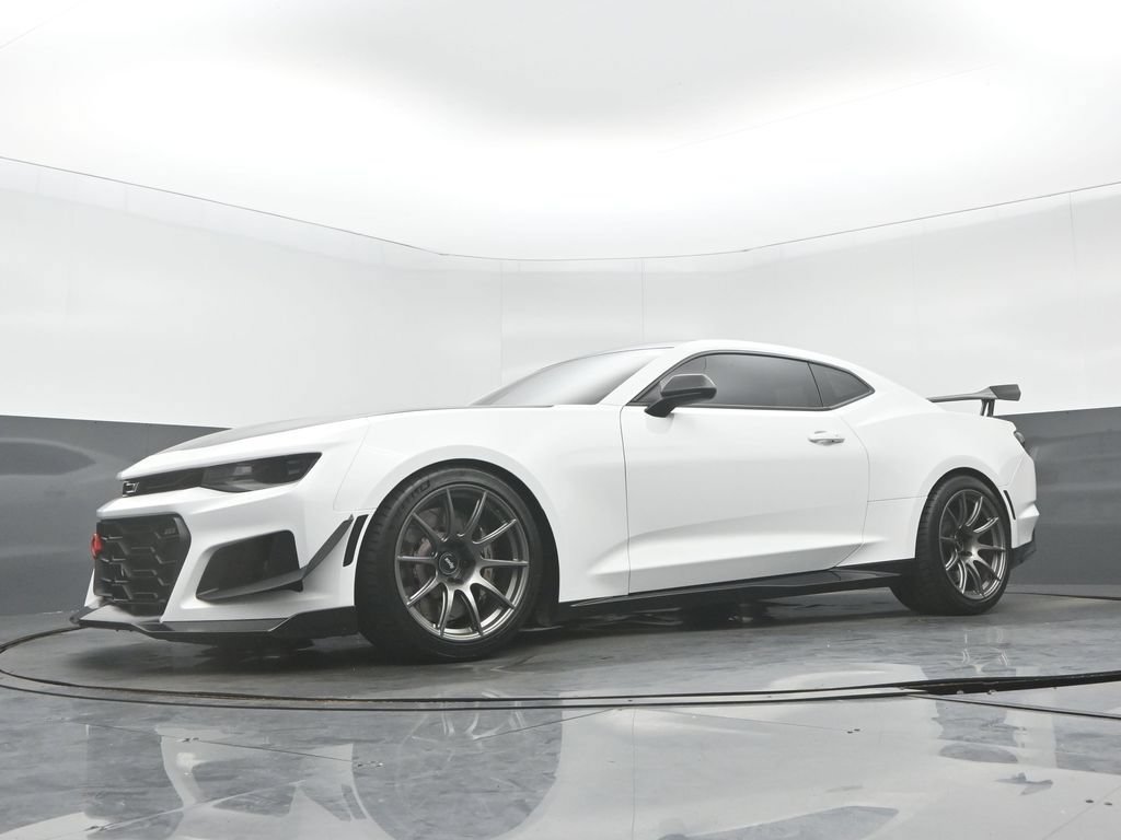 Used 2019 Chevrolet Camaro ZL1 RWD image 27