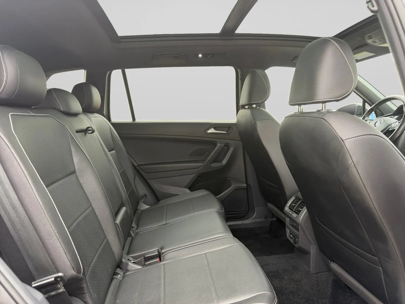 Used 2021 Volkswagen Tiguan SE R-Line AWD/4WD image 30