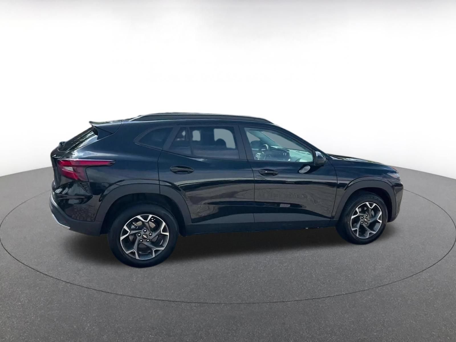 Used 2025 Chevrolet Trax LT w/ LT Convenience Package FWD image 15