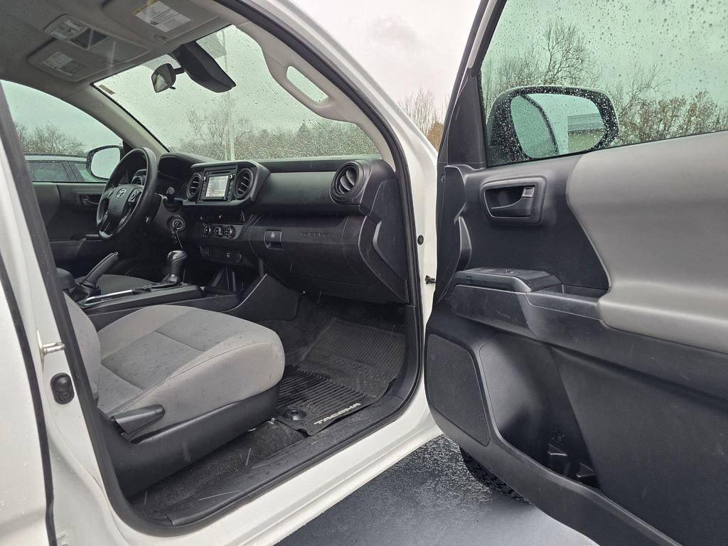 Used 2018 Toyota Tacoma SR image 13