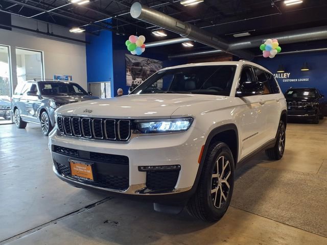 Used 2025 Jeep Grand Cherokee L Limited AWD/4WD image 4