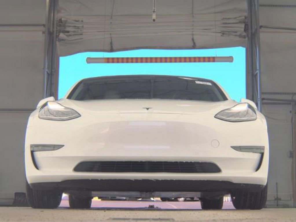 Used 2020 Tesla Model 3 Standard Range RWD image 3