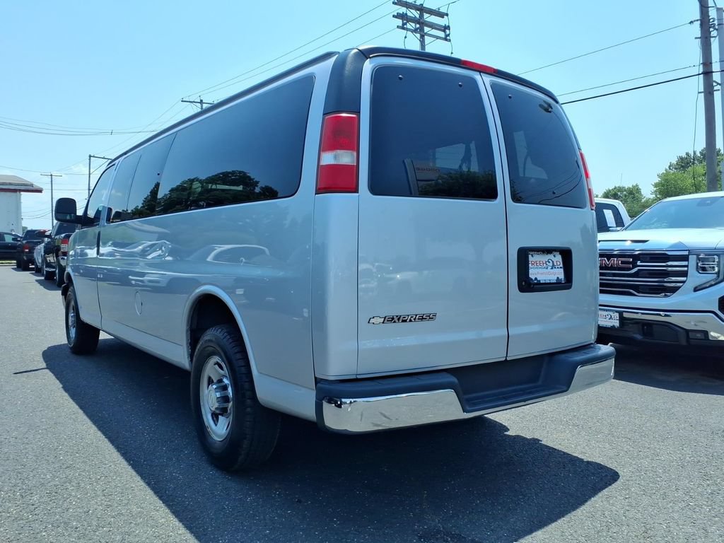 Used 2018 Chevrolet Express 3500 LT w/ LT Preferred Equipment Group RWD image 16