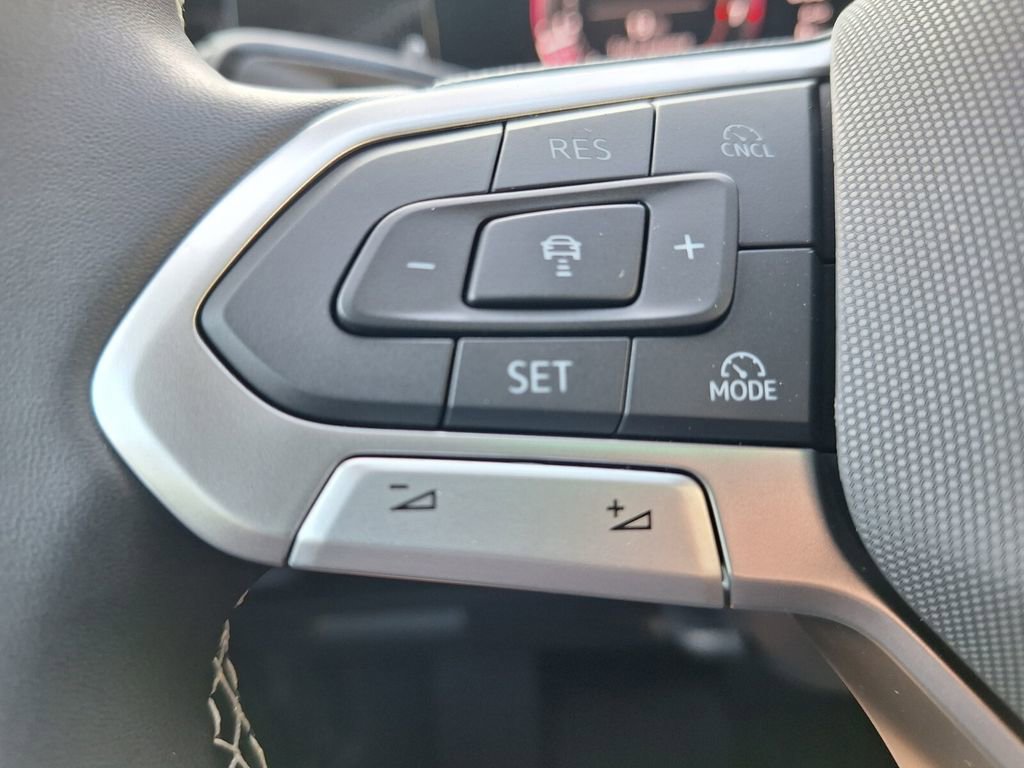 New 2026 Volkswagen Tiguan SE image 13