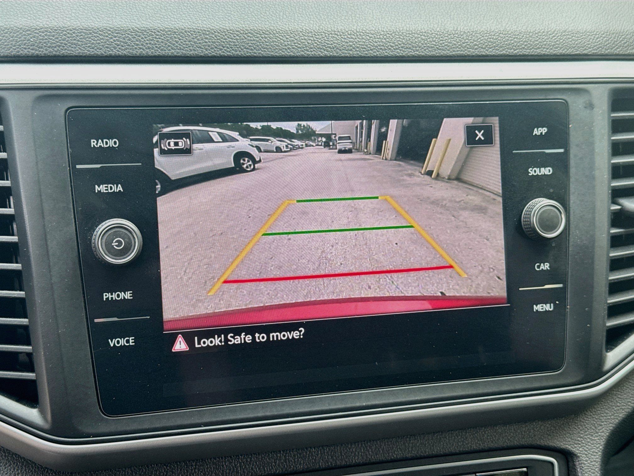 Used 2021 Volkswagen Atlas SE w/ Panoramic Sunroof Package FWD image 14