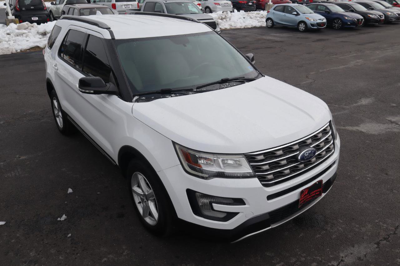 Used 2017 Ford Explorer XLT image 13